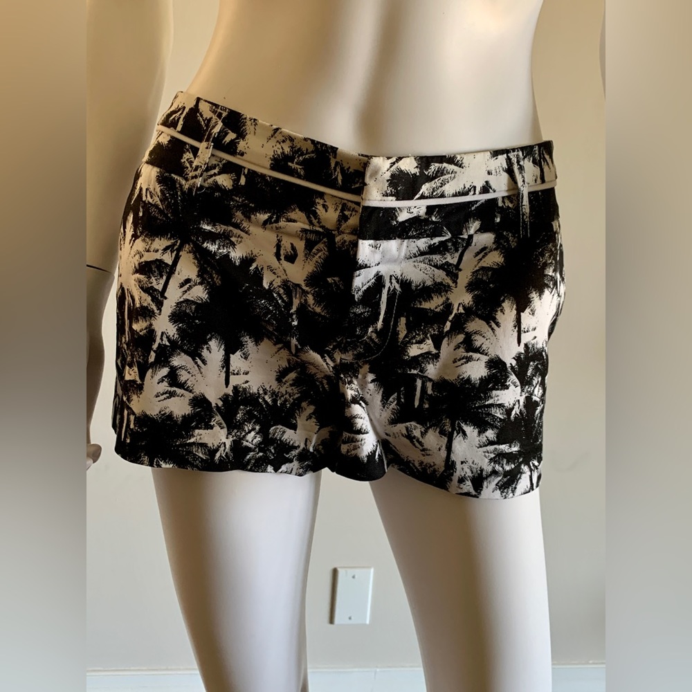 NWOT Guess Patterned Dress Shorts in Black and White